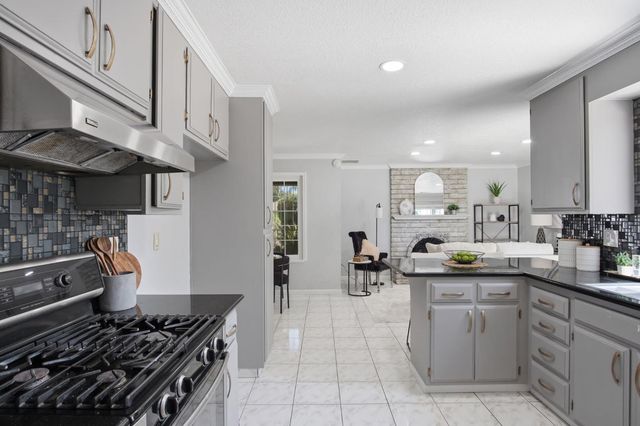 7006 Bridgeport Cir, Stockton, CA 95207