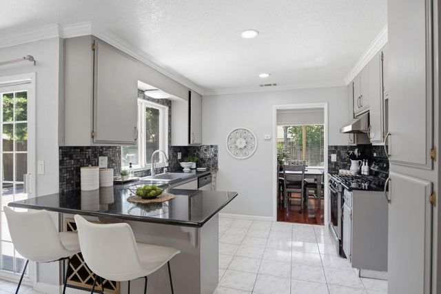 7006 Bridgeport Cir, Stockton, CA 95207