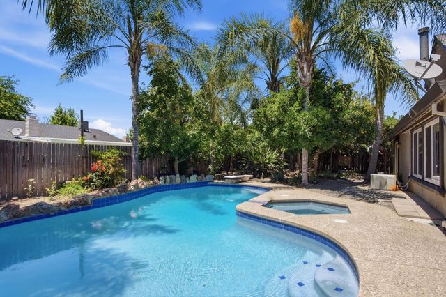 7006 Bridgeport Cir, Stockton, CA 95207