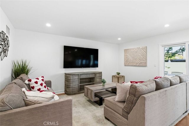 7544 Owens Street, Tujunga, CA 91042