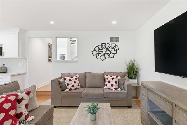 7544 Owens Street, Tujunga, CA 91042