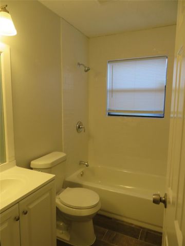 1031 Cresthaven Drive, Lancaster, TX 75134