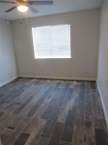 1031 Cresthaven Drive, Lancaster, TX 75134