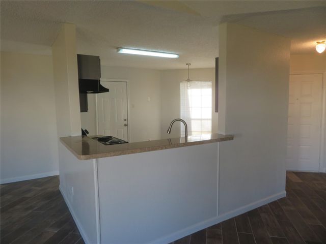 1031 Cresthaven Drive, Lancaster, TX 75134