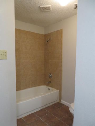 1031 Cresthaven Drive, Lancaster, TX 75134