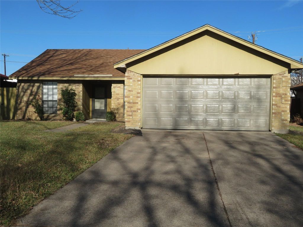 1031 Cresthaven Drive, Lancaster, TX 75134