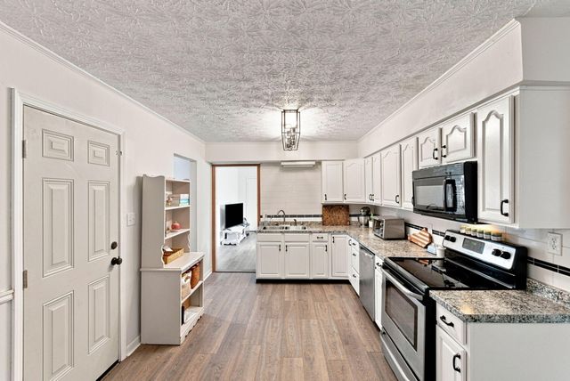 1288 Cherbourg Road, Lexington, KY 40504