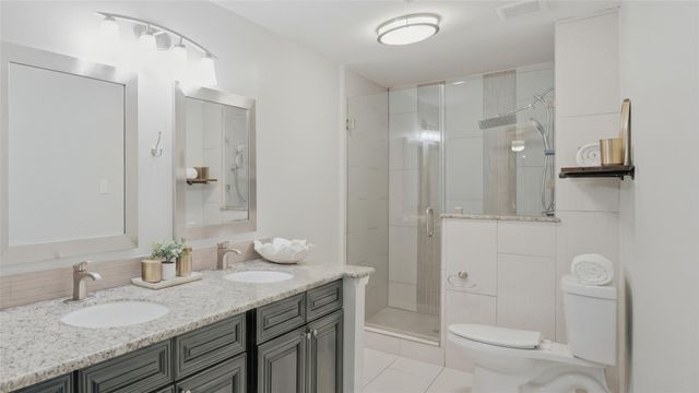 215 Whispering Oaks Drive, Seabrook, TX 77586