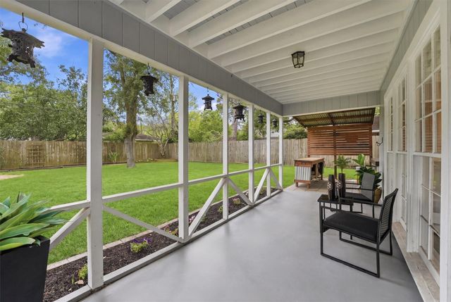 215 Whispering Oaks Drive, Seabrook, TX 77586