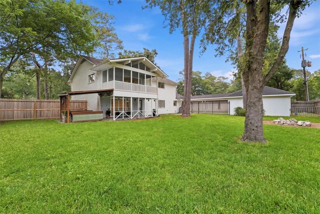 215 Whispering Oaks Drive, Seabrook, TX 77586
