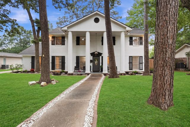 215 Whispering Oaks Drive, Seabrook, TX 77586