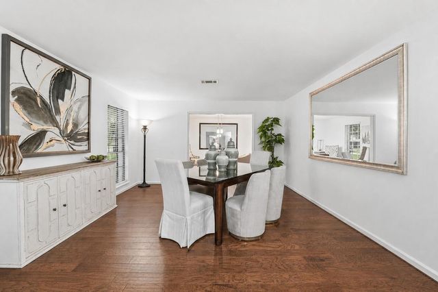 215 Whispering Oaks Drive, Seabrook, TX 77586