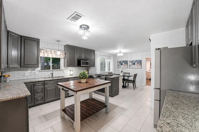 215 Whispering Oaks Drive, Seabrook, TX 77586