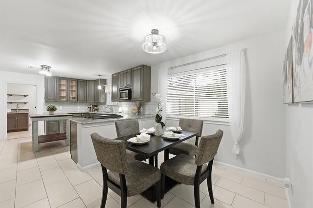 215 Whispering Oaks Drive, Seabrook, TX 77586