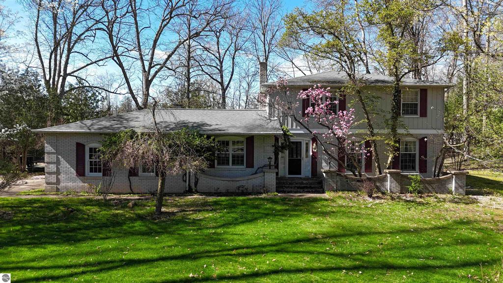 Image 1 of property listing at 620 West Court, Mt Pleasant, MI 48858