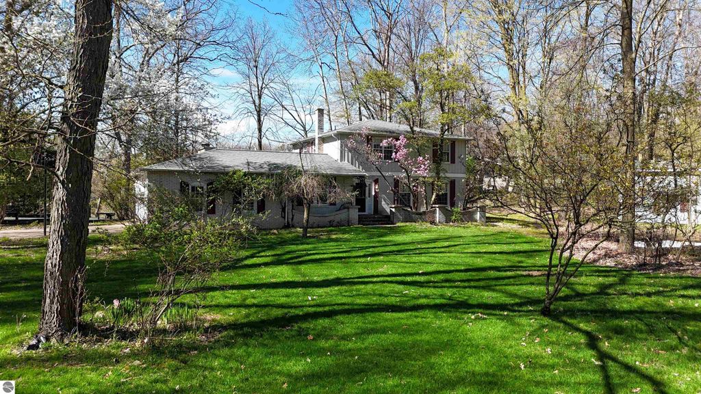 Image 2 of property listing at 620 West Court, Mt Pleasant, MI 48858