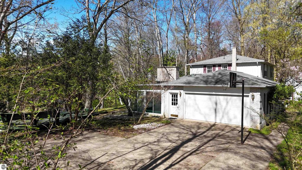 Image 3 of property listing at 620 West Court, Mt Pleasant, MI 48858