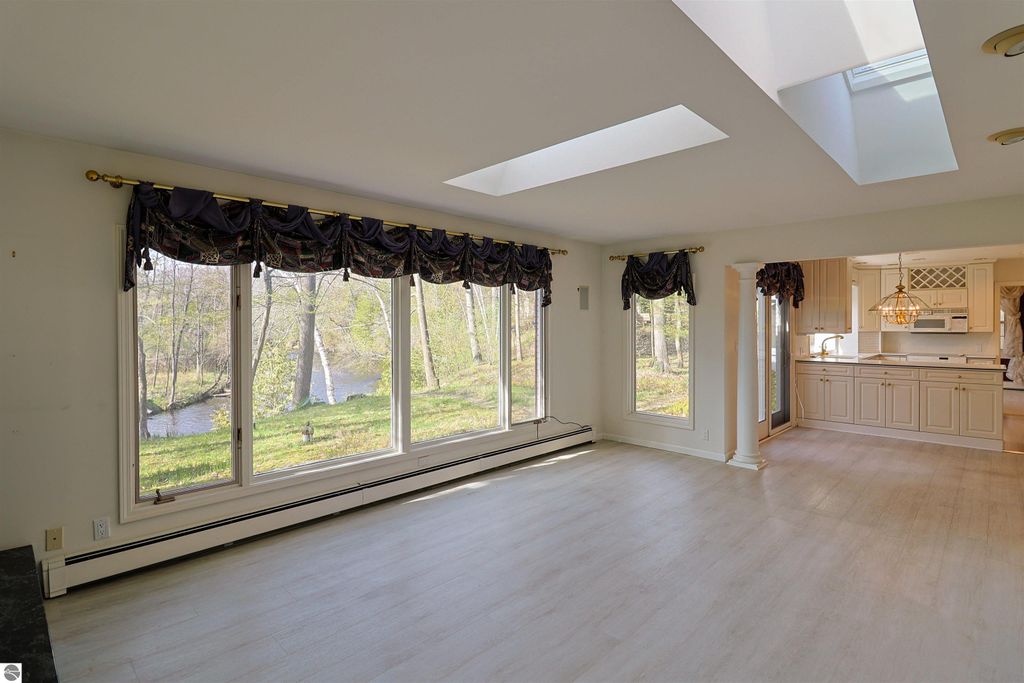 Image 6 of property listing at 620 West Court, Mt Pleasant, MI 48858