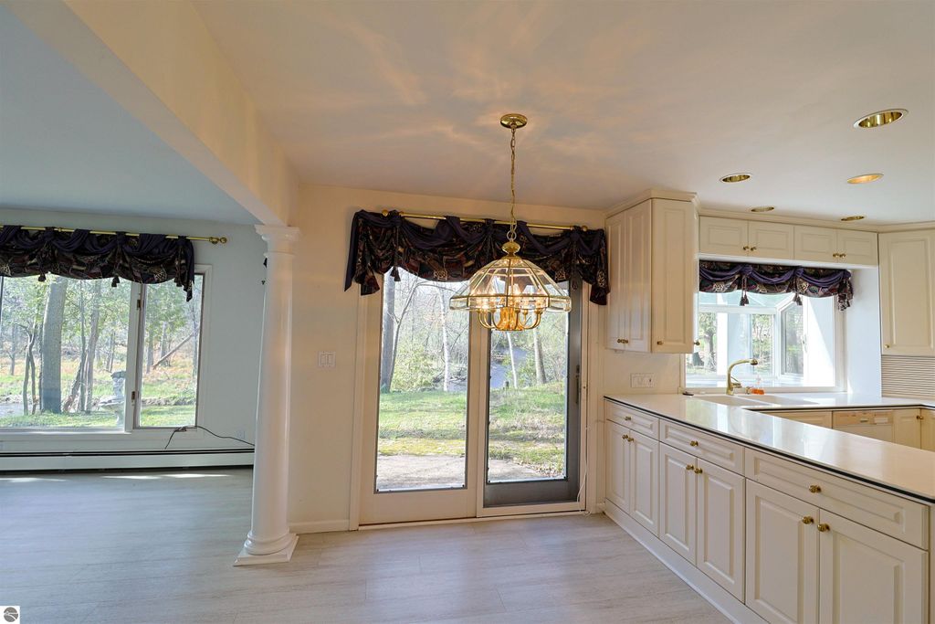 Image 7 of property listing at 620 West Court, Mt Pleasant, MI 48858