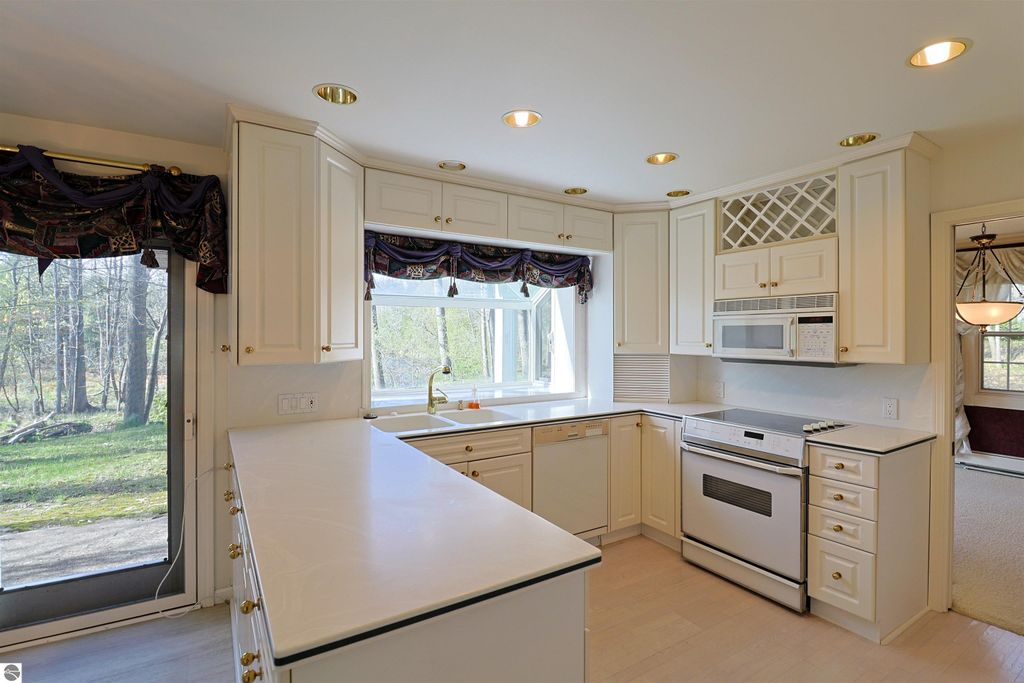 Image 8 of property listing at 620 West Court, Mt Pleasant, MI 48858