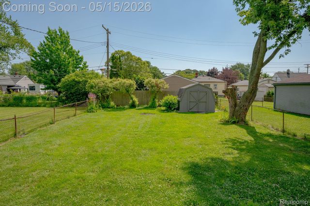 27500 Tighe Street, Roseville, MI 48066