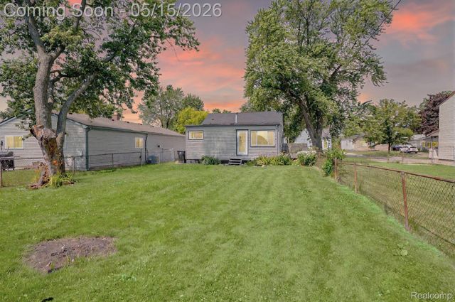 27500 Tighe Street, Roseville, MI 48066