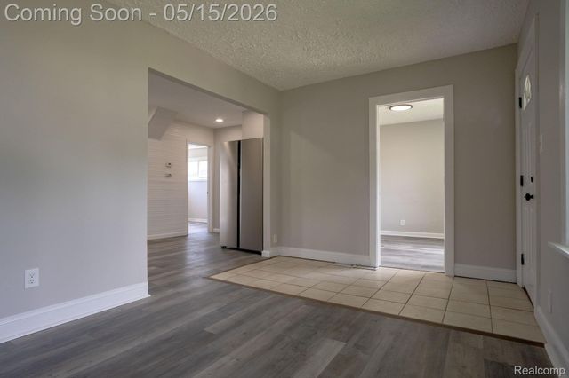 27500 Tighe Street, Roseville, MI 48066