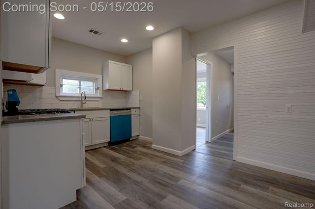 27500 Tighe Street, Roseville, MI 48066