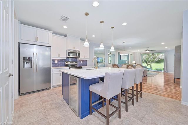 14919 Edgewater CIR, Naples, FL 34114