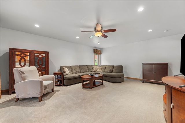 816 Ella St, Mt Lebanon, PA 15243