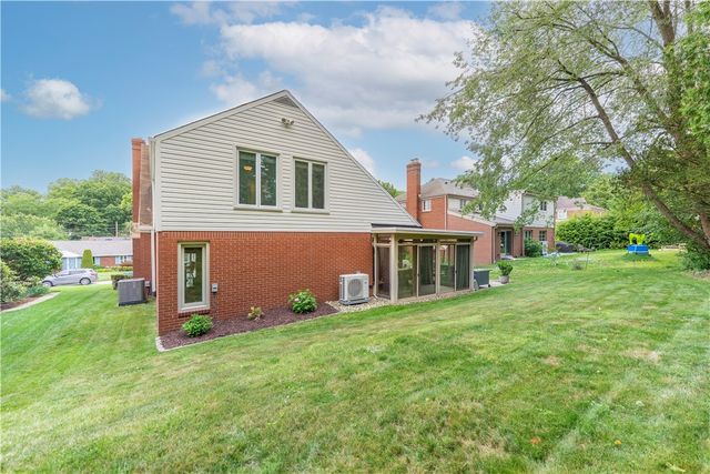 816 Ella St, Mt Lebanon, PA 15243