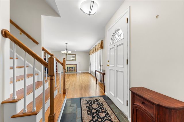 816 Ella St, Mt Lebanon, PA 15243