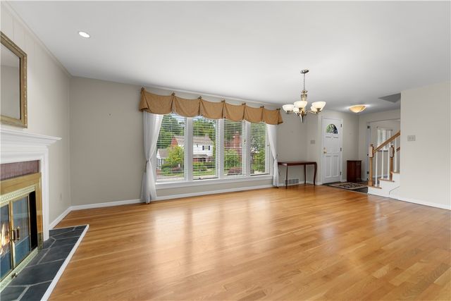 816 Ella St, Mt Lebanon, PA 15243