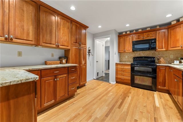 816 Ella St, Mt Lebanon, PA 15243