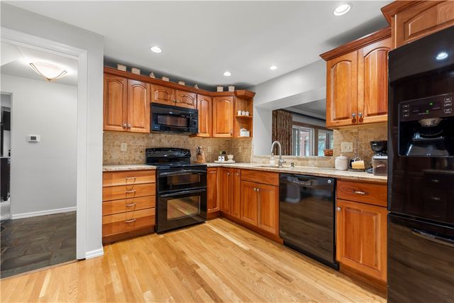 816 Ella St, Mt Lebanon, PA 15243