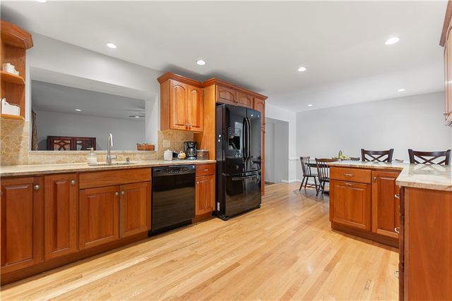 816 Ella St, Mt Lebanon, PA 15243