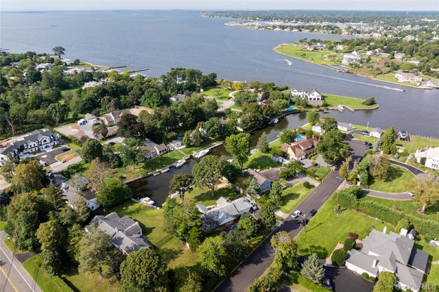 2 Gibb Lane, Islip, NY 11751