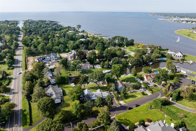 2 Gibb Lane, Islip, NY 11751