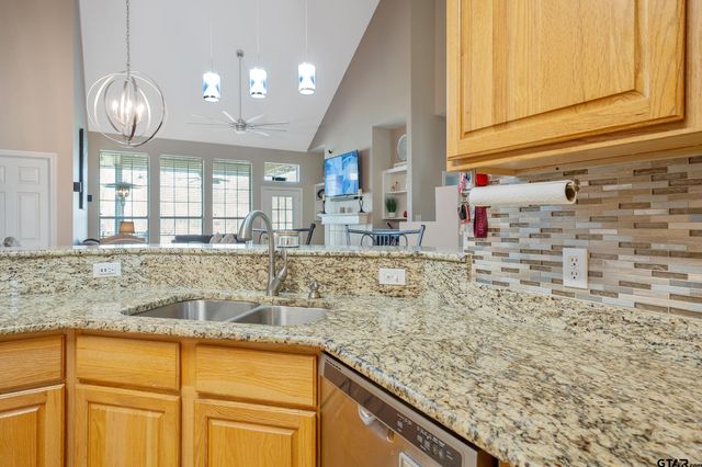 319 Rosebrook Circle, Whitehouse, TX 75791