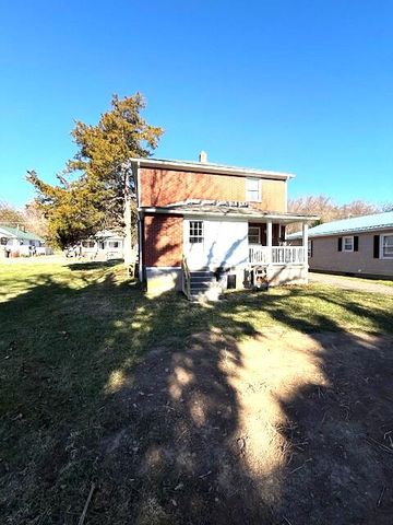 E 221 Parrish ST, Covington, VA 24426