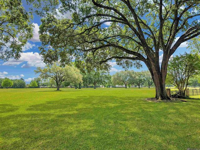 6526 Martin Dr, Zachary, LA 70791