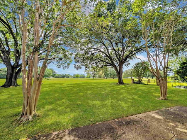 6526 Martin Dr, Zachary, LA 70791