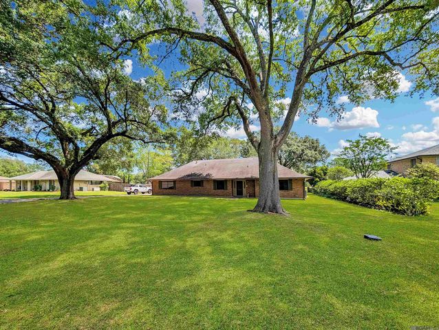 6526 Martin Dr, Zachary, LA 70791
