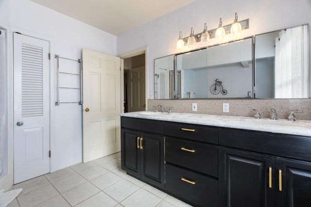1809 Newton Place NE, Albuquerque, NM 87106
