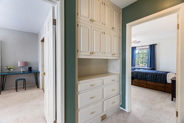 1809 Newton Place NE, Albuquerque, NM 87106