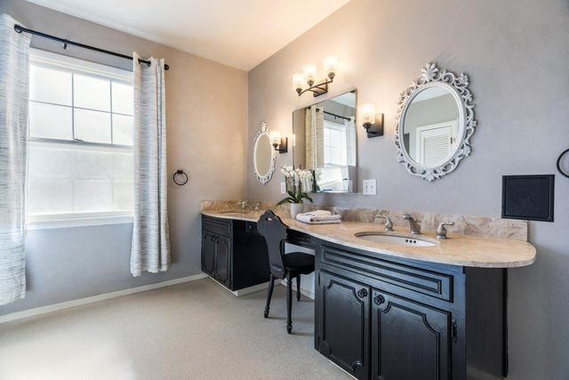 1809 Newton Place NE, Albuquerque, NM 87106