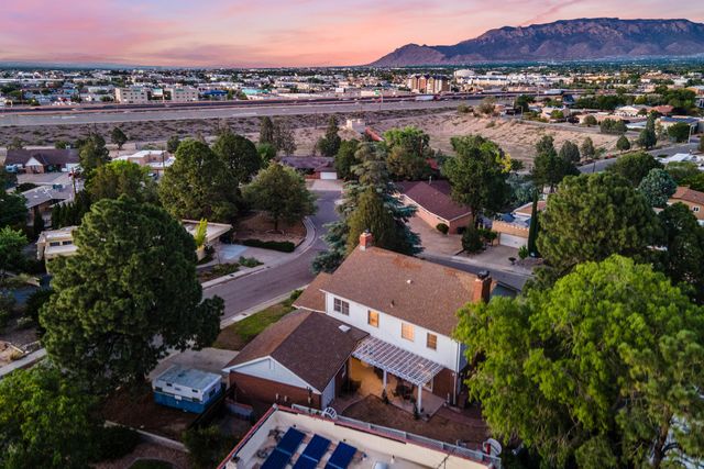 1809 Newton Place NE, Albuquerque, NM 87106