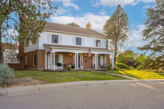 1809 Newton Place NE, Albuquerque, NM 87106