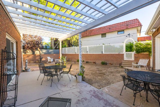1809 Newton Place NE, Albuquerque, NM 87106