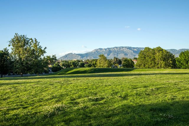 1809 Newton Place NE, Albuquerque, NM 87106